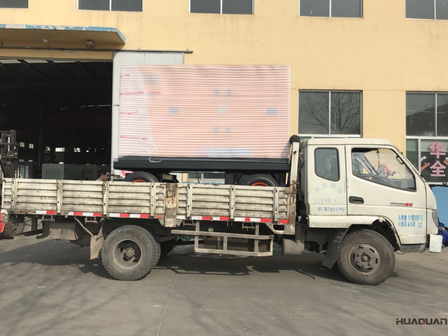 華全動力40kw防雨棚柴油發(fā)電機組于4月7日發(fā)往山東青島