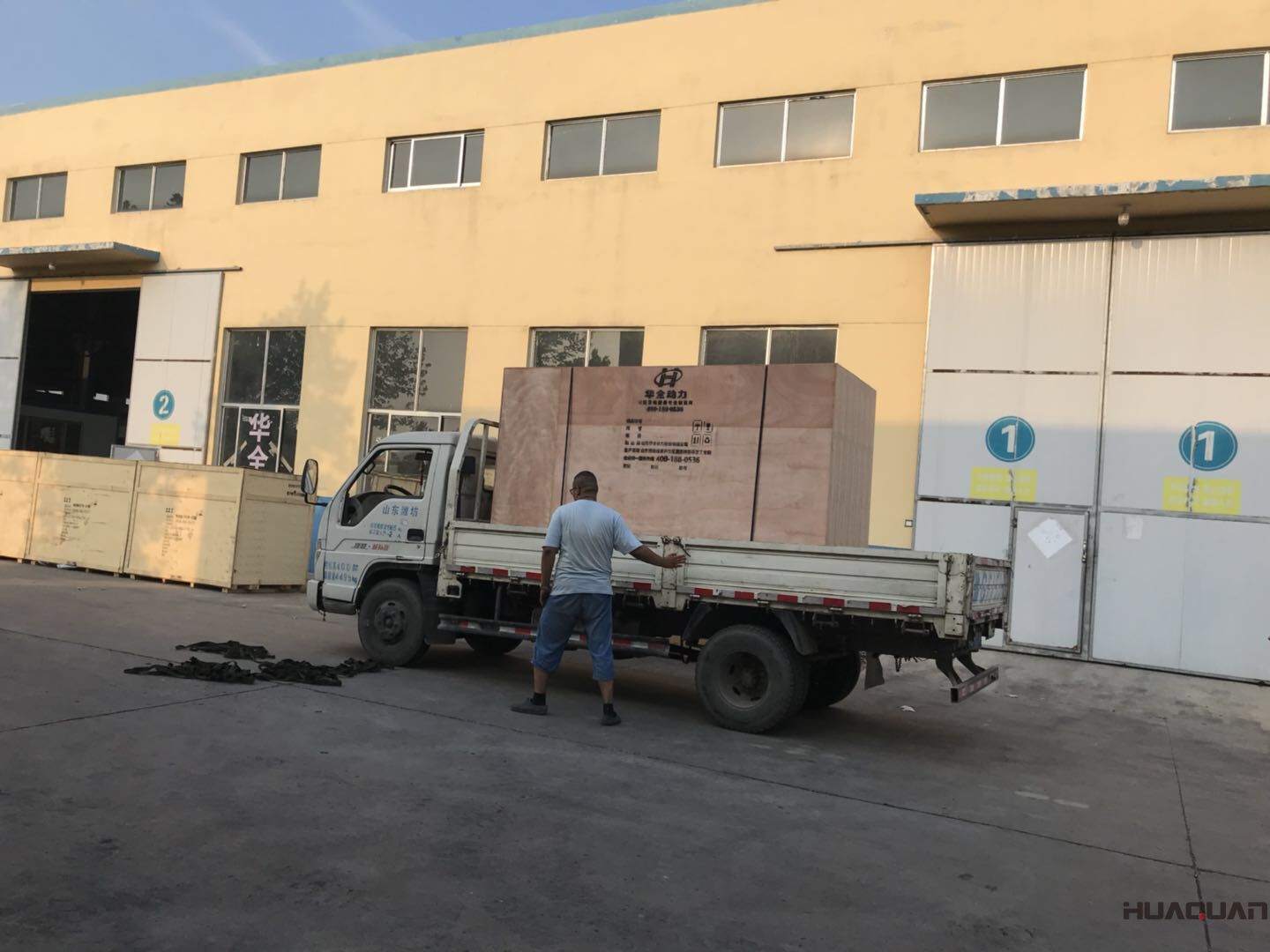 2018年7月3號一臺HQ250GF標(biāo)配柴油發(fā)電機組由華全順利發(fā)往云南省