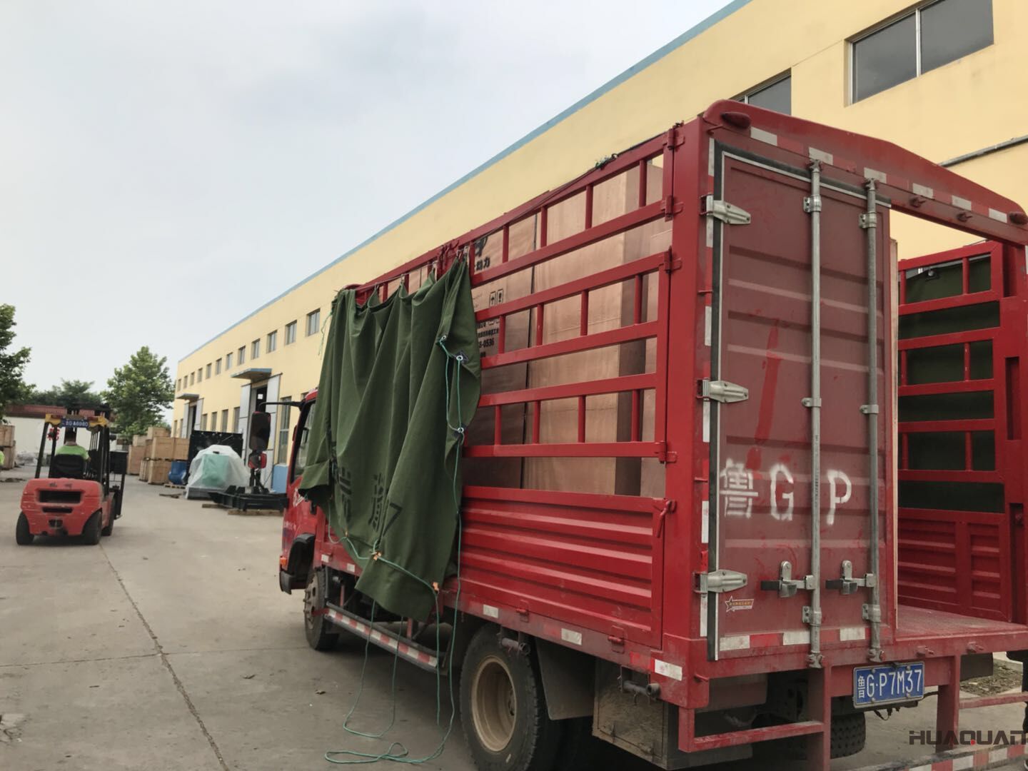 張先生訂購(gòu)的一臺(tái)配電柜已于7月17號(hào)發(fā)往襄陽