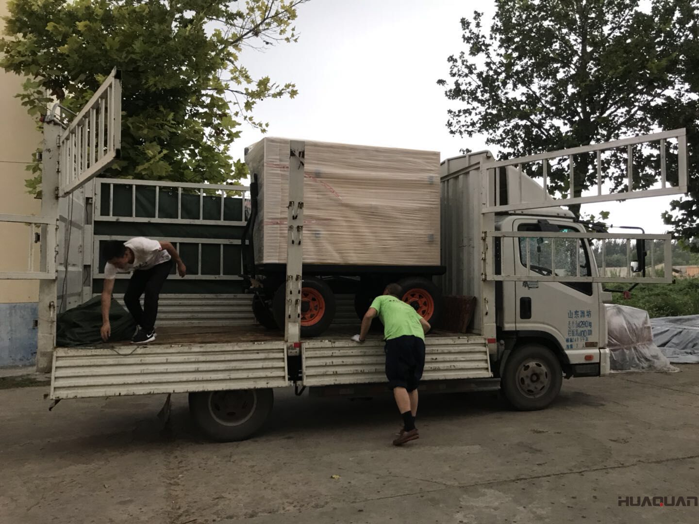 李先生的一臺50KW移動拖車防雨棚已于7月21號發(fā)往上海