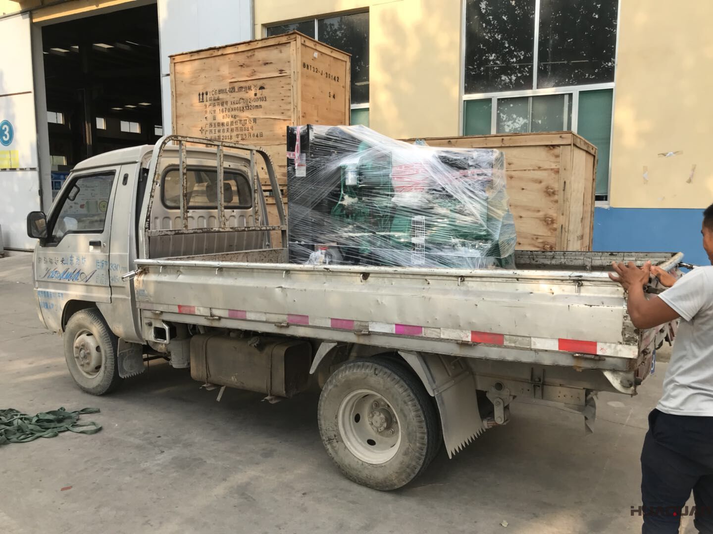 7月28號(hào)一臺(tái)30kw標(biāo)配型柴油發(fā)電機(jī)組發(fā)往安徽