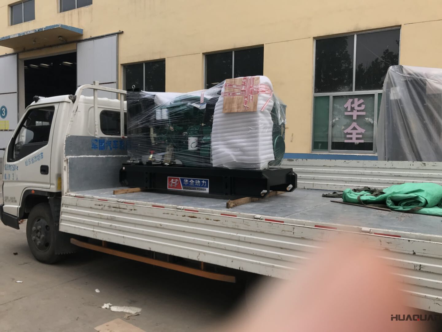 7月28號(hào)一臺(tái)50kw標(biāo)配型柴油發(fā)電機(jī)組發(fā)往江蘇