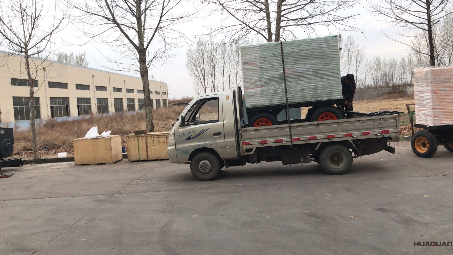 一臺(tái)50kw標(biāo)配柴油發(fā)電機(jī)組于8月13日成功發(fā)往山東