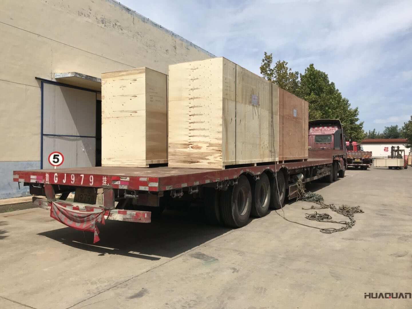 9月11日一臺600kw立柜四保護柴油發電機組發往浙江