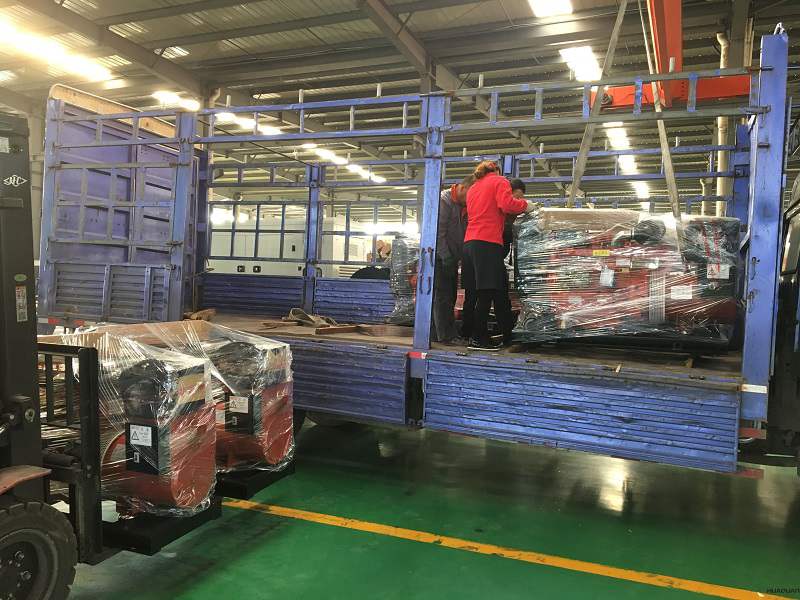 一臺150kw自動化型柴油發(fā)電機組于10月4日發(fā)往河南