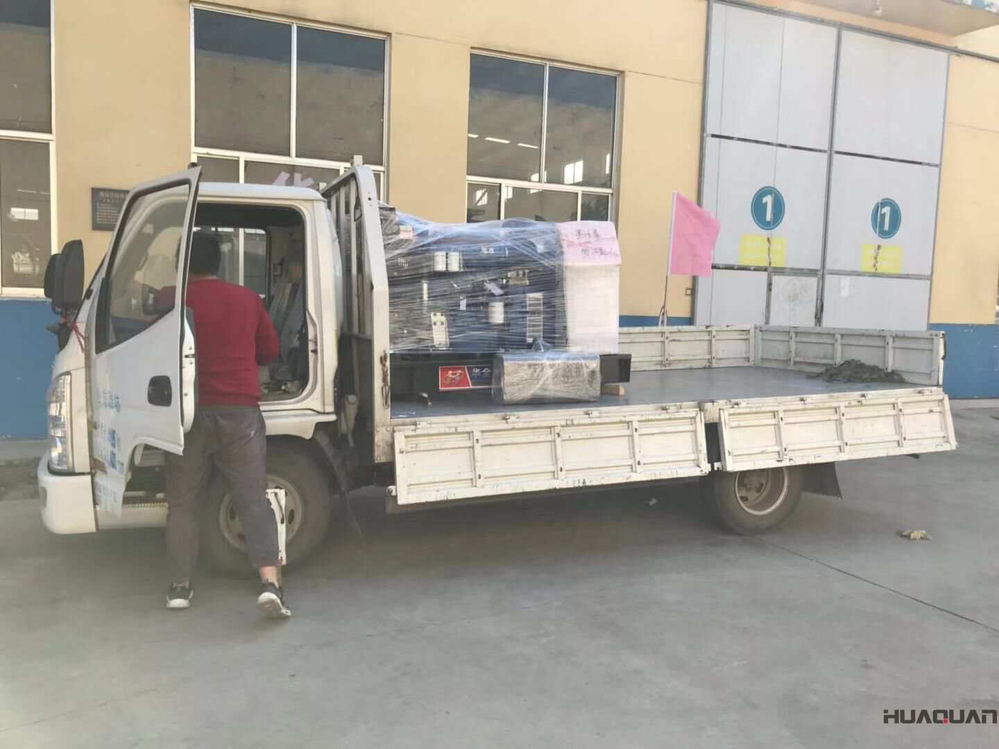 10月7日一臺20kw標配型柴油發電機組發往四川