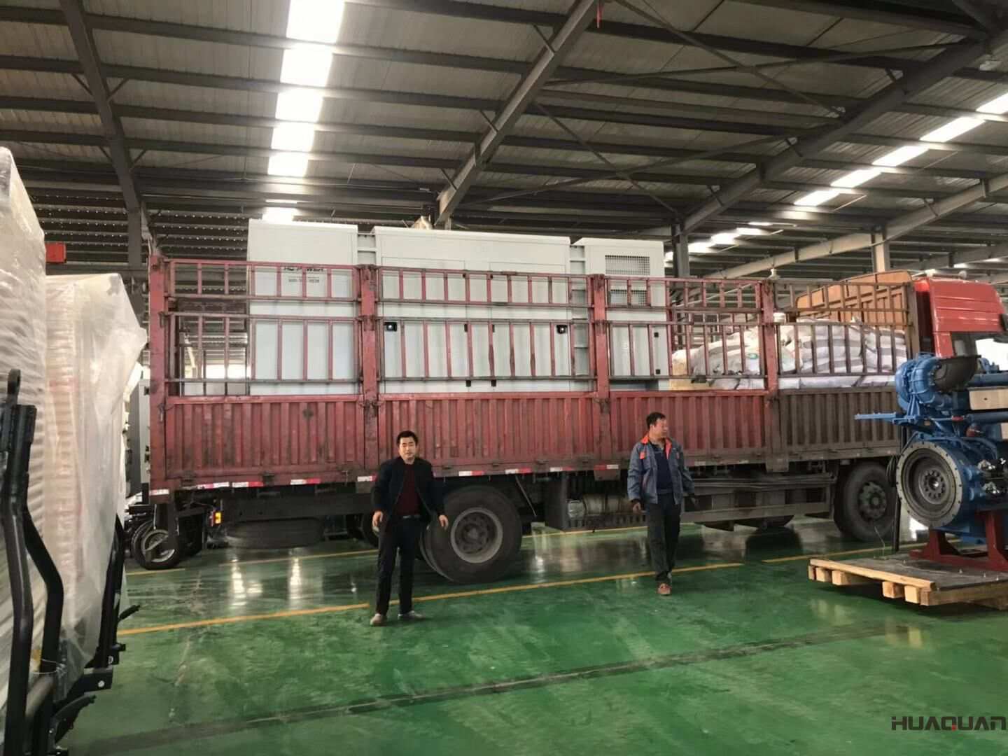 天氣逐漸變冷，但是華全發(fā)電機組的銷量卻沒有變冷，內(nèi)蒙古的馬先生于10月31日在華全動力采購了一臺1000kw立柜自啟動柴油發(fā)電機組