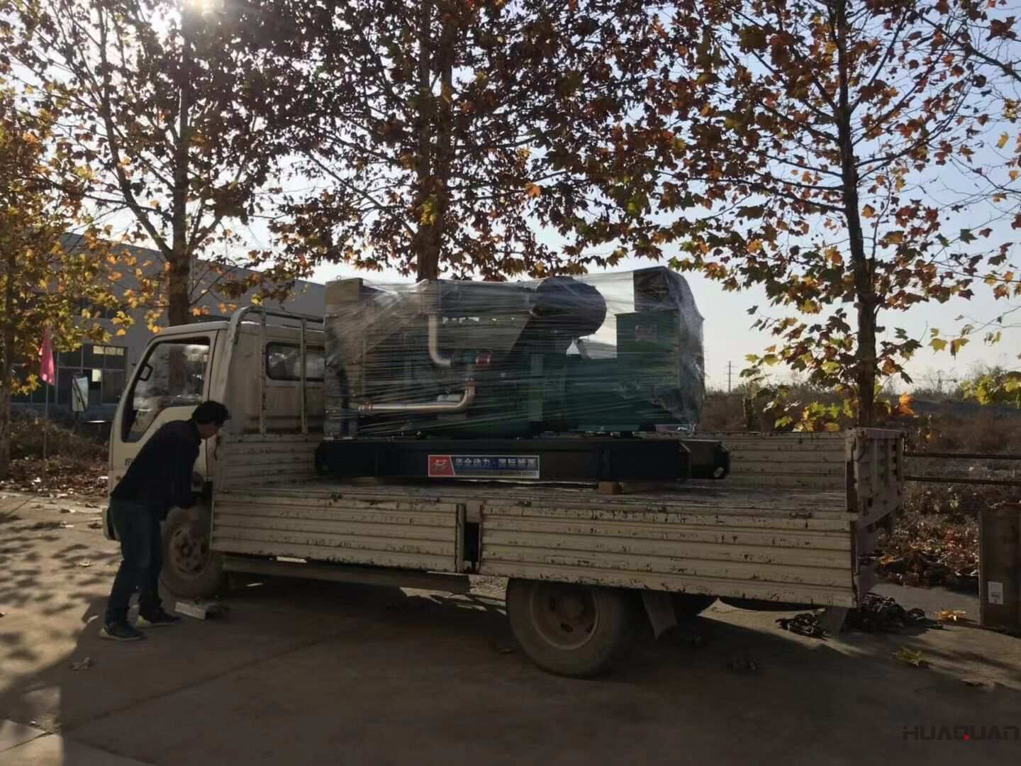 11月13日，河南陳先生從華全動力采購了一臺230kw標配柴油發(fā)電機組，現(xiàn)在已經(jīng)順利發(fā)往目的地