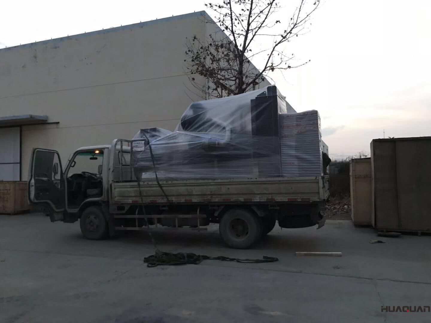 天津聶先生11月17日從華全動(dòng)力采購(gòu)的一臺(tái)500kw箱式自啟動(dòng)柴油發(fā)電機(jī)組已于當(dāng)天成功發(fā)往目的地