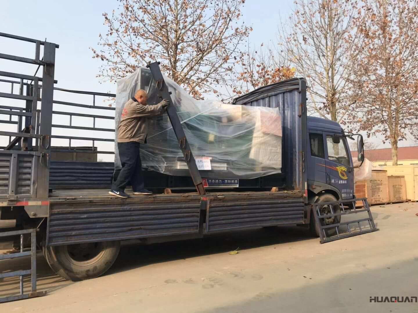 11月24日，一臺400kw立柜四保護柴油發電機組從華全動力順利發往遼寧省