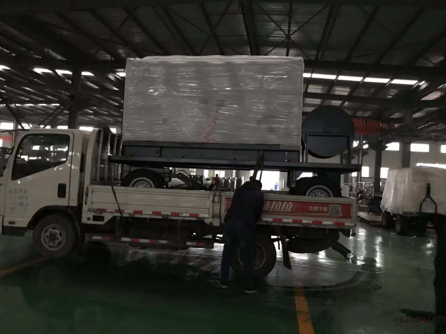 11月28日，葉先生從華全動力訂購的一臺120kw移動靜音拖車柴油發電機組現已成功發往遼寧省