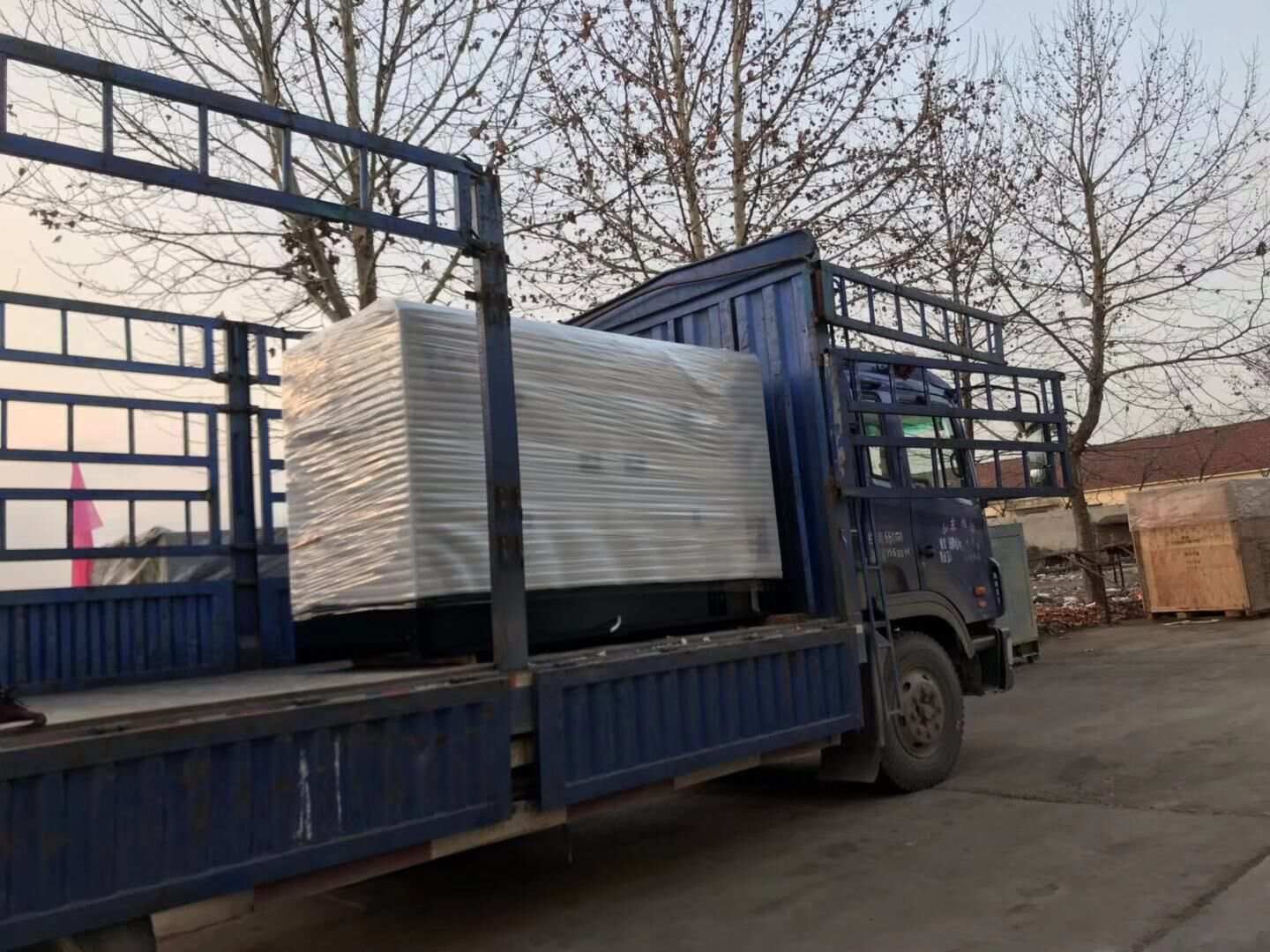 李先生從華全動(dòng)力采購(gòu)的75kw移動(dòng)拖車柴油發(fā)電機(jī)組已于12月13日順利發(fā)往北京市