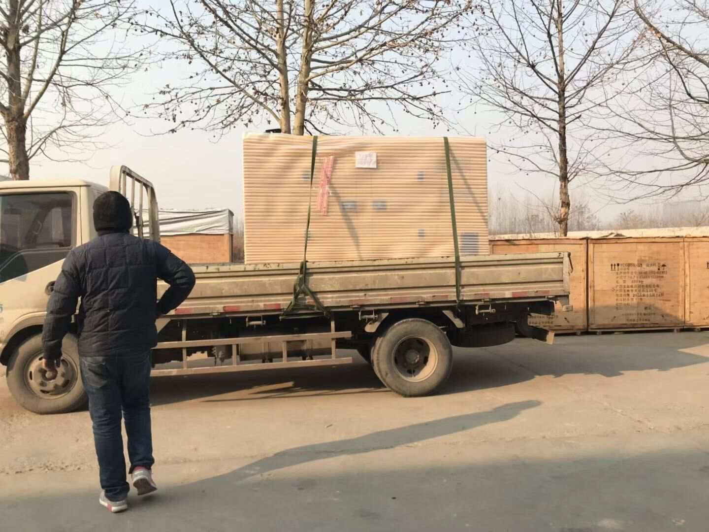 1月3日，王先生從華全動力采購的50kw靜音箱柴油發(fā)電機組順利的發(fā)往河北省