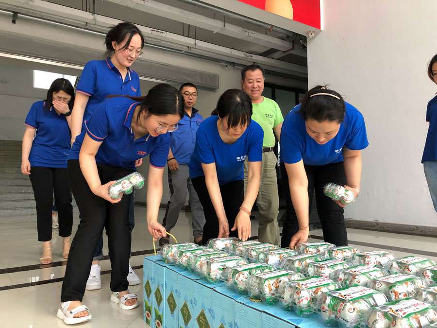 華全集團為員工發放端午節福利，愿大家安康