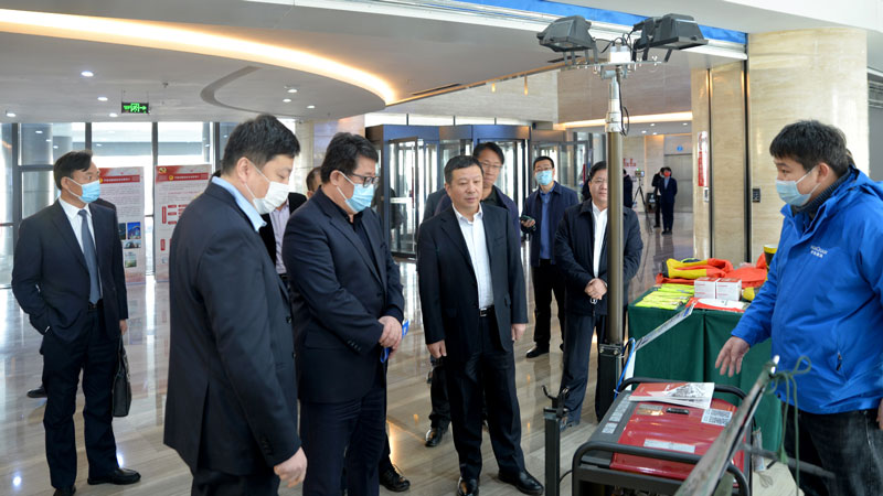 濰坊市領(lǐng)導(dǎo)蒞臨華全動力展位,詳細(xì)詢問公司發(fā)展情況、產(chǎn)品情況等