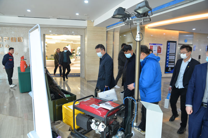濰坊市領(lǐng)導(dǎo)蒞臨華全動力展位參觀考察發(fā)電機(jī)組、儲能電源和水泵機(jī)組